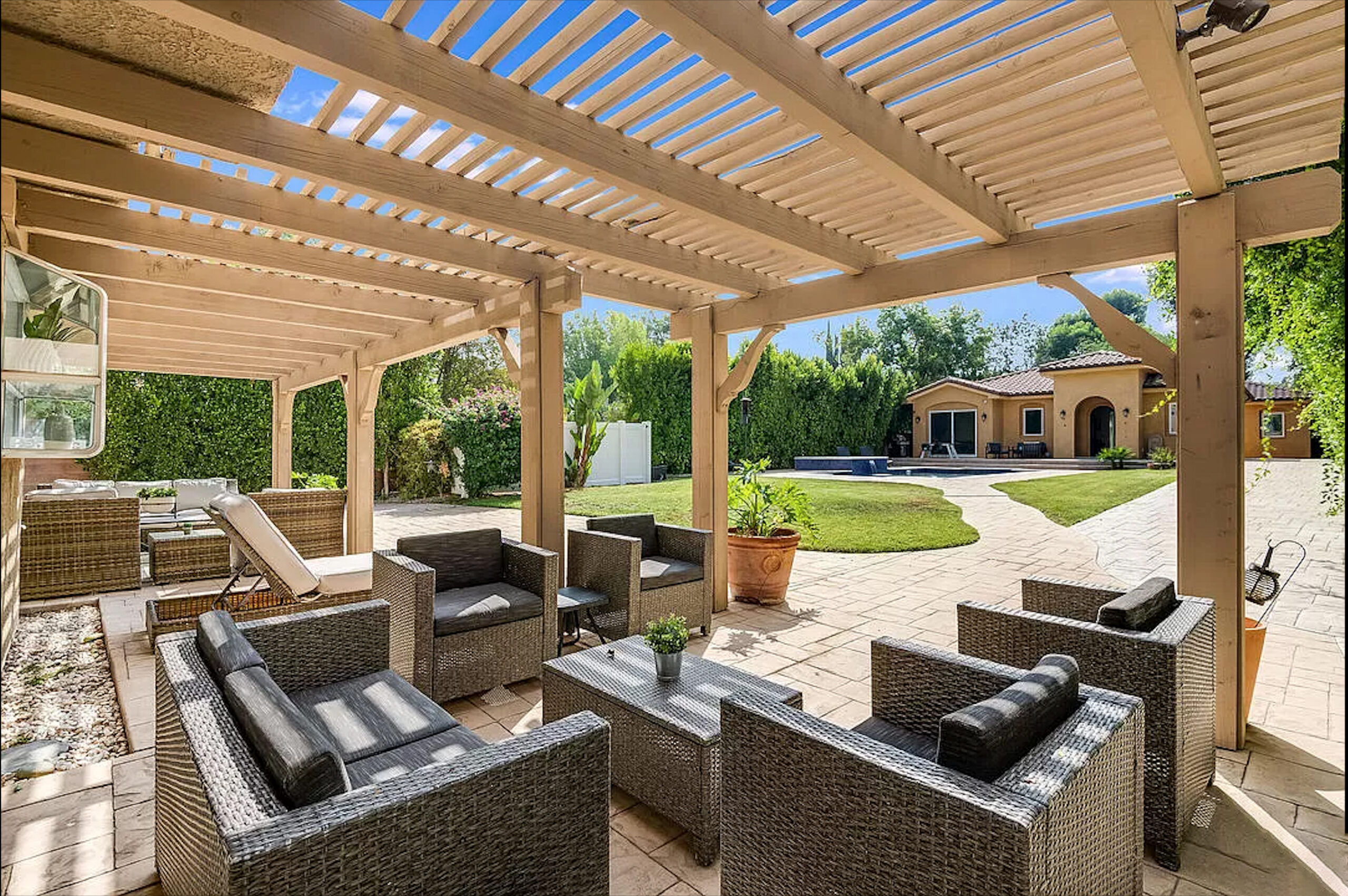 Outdoor patio at Starbridge Recovery